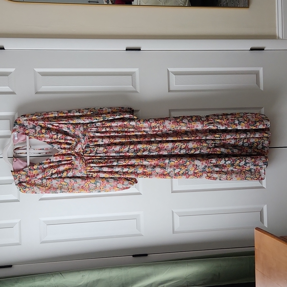 Longsleeve Floral Print Open Back Maxi Dress